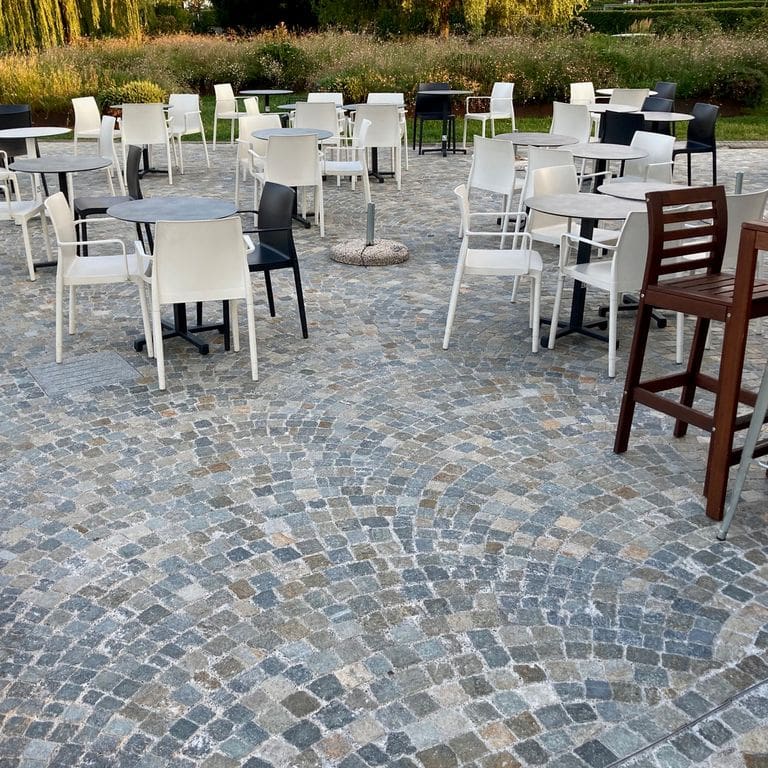 Pietra Italia Gneiss - Split Cobblestones
