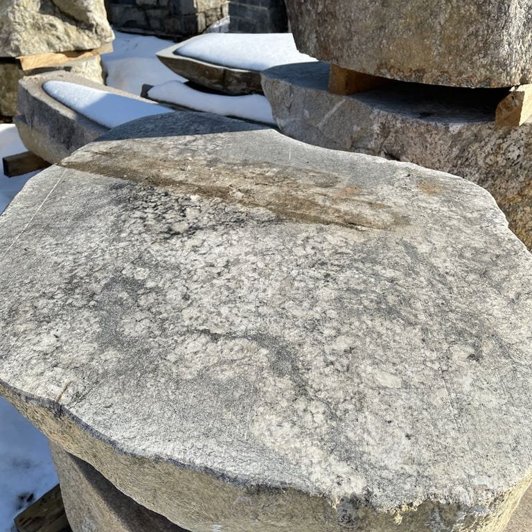 Application image for Fieldstone - New England Boulders - Sawn. The surface finish shown is sawn. The dominant color shown is gray. The color mix creates a warm feeling.