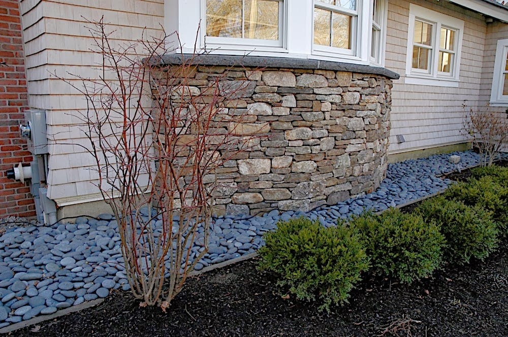 Application image for New England Fieldstone Flats - Veneer. The image shows this product being used in a thin veneer application. The surface finish shown is weathered. The dominant color shown is gray. The color mix creates a warm feeling.